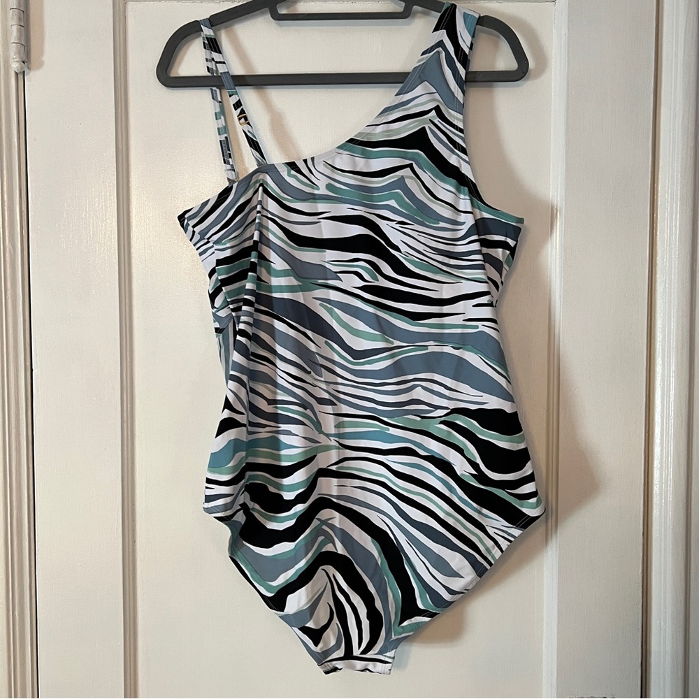 Beyond Control Wild Life One-Shoulder Swimsuit - Picture 9 of 11